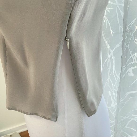 EMPORIO ARMANI LIGHT GRAY SILK COLLARED V-NECK LONG SLEEVE CROP BLOUSE TOP - Picture 4 of 6